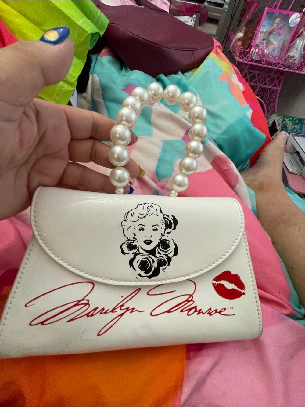 Source Unknown White Marilyn Monroe Pearl-Handle Evening Clutch